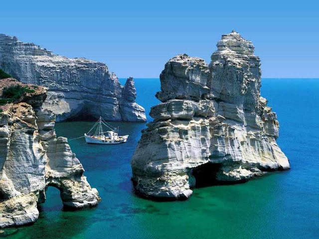 Honeymoon Ideas / Milos, Greece